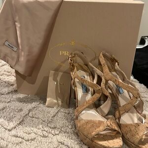 Prada cork natural heels in excellent condition. Size 36
These are gorgeous
